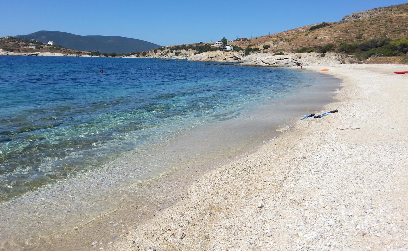 Likorema 2nd beach'in fotoğrafı bej kabuklu kum yüzey ile