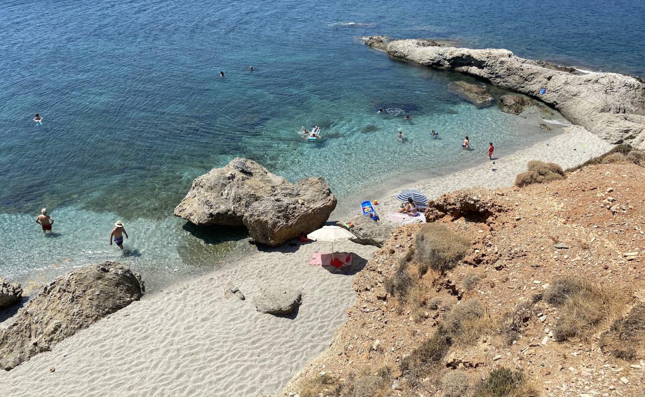 Zastani beach'in fotoğrafı parlak kabuk kumu yüzey ile