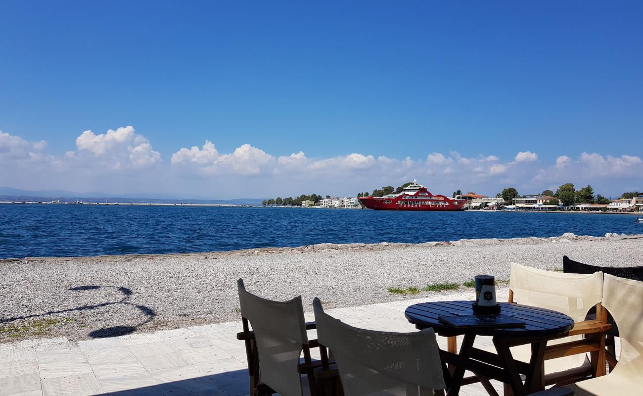 Eretria beach'in fotoğrafı gri kum ve çakıl yüzey ile