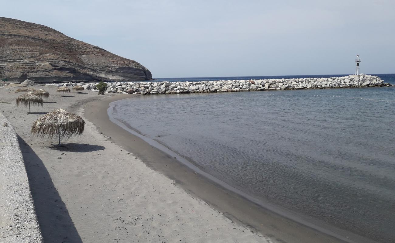 Agios Efstratos beach'in fotoğrafı gri kum yüzey ile