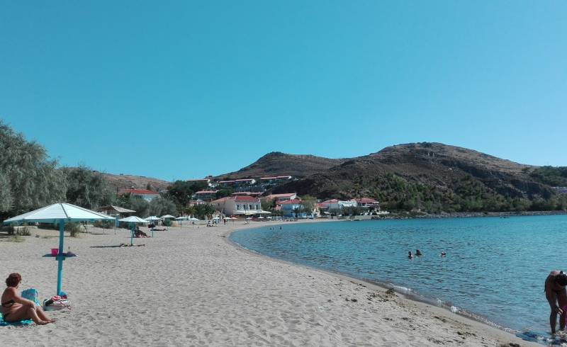 Maditos beach'in fotoğrafı i̇nce bej kum yüzey ile