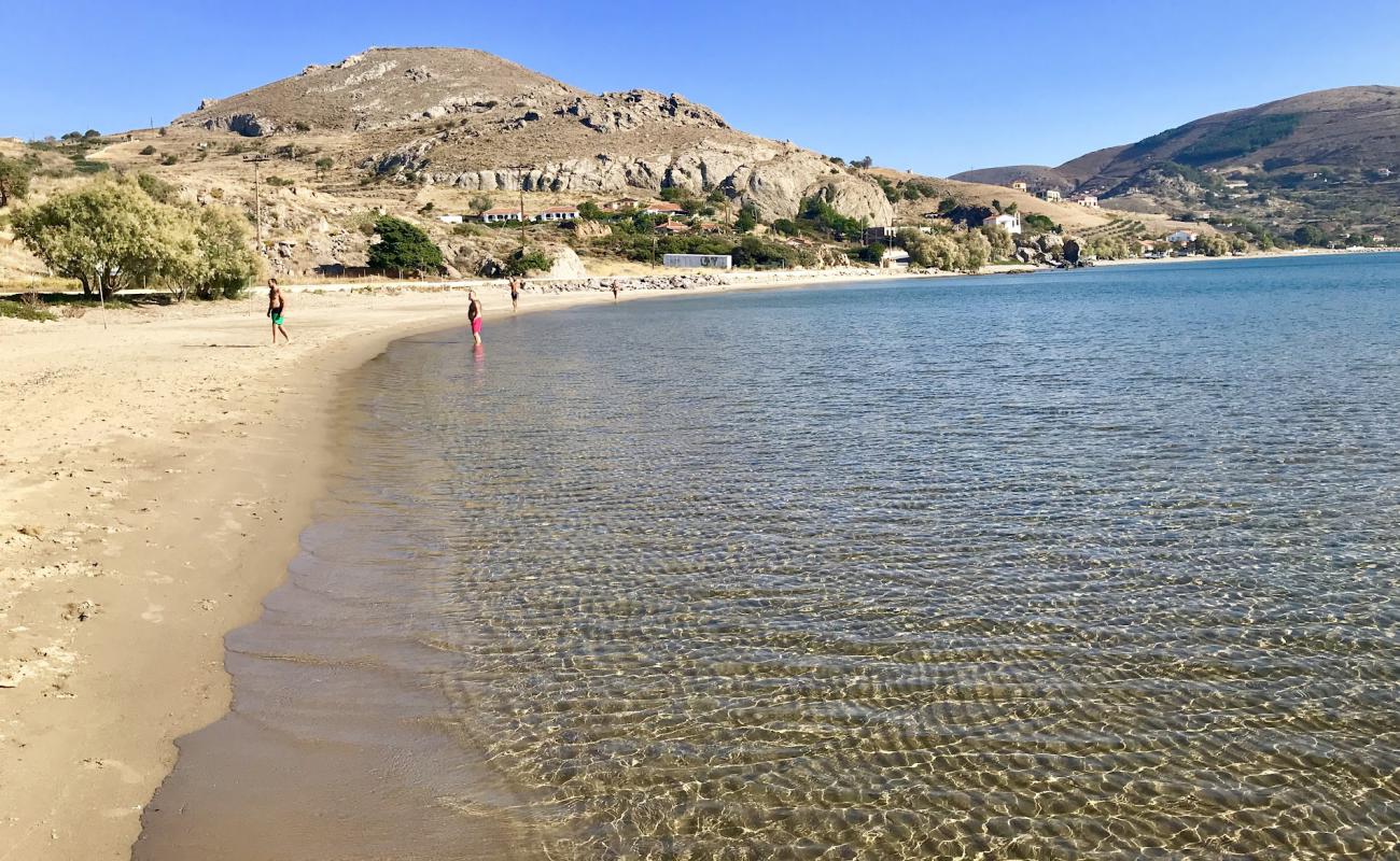 Agios Ioannis Kaspakas'in fotoğrafı kahverengi kum yüzey ile