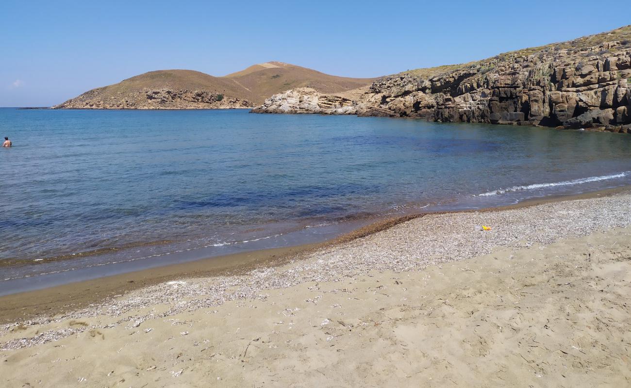 Papia beach'in fotoğrafı kahverengi kum yüzey ile
