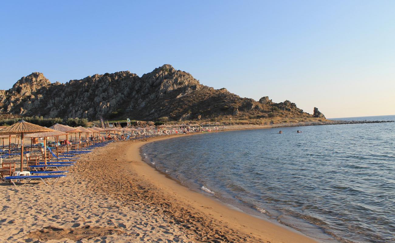Thanos beach'in fotoğrafı açık bej kum yüzey ile