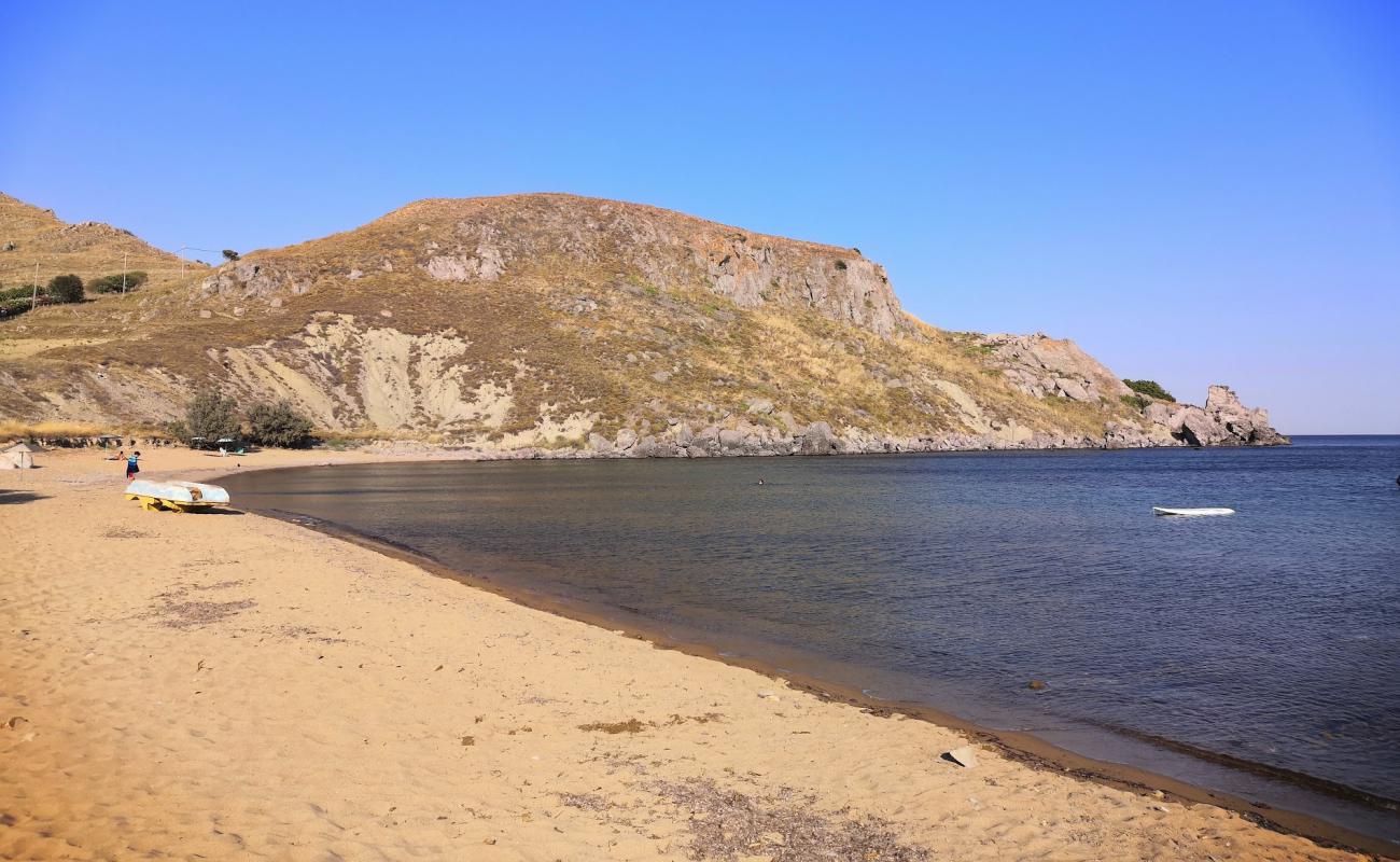 Ropalo'in fotoğrafı bej kum ve kayalar yüzey ile