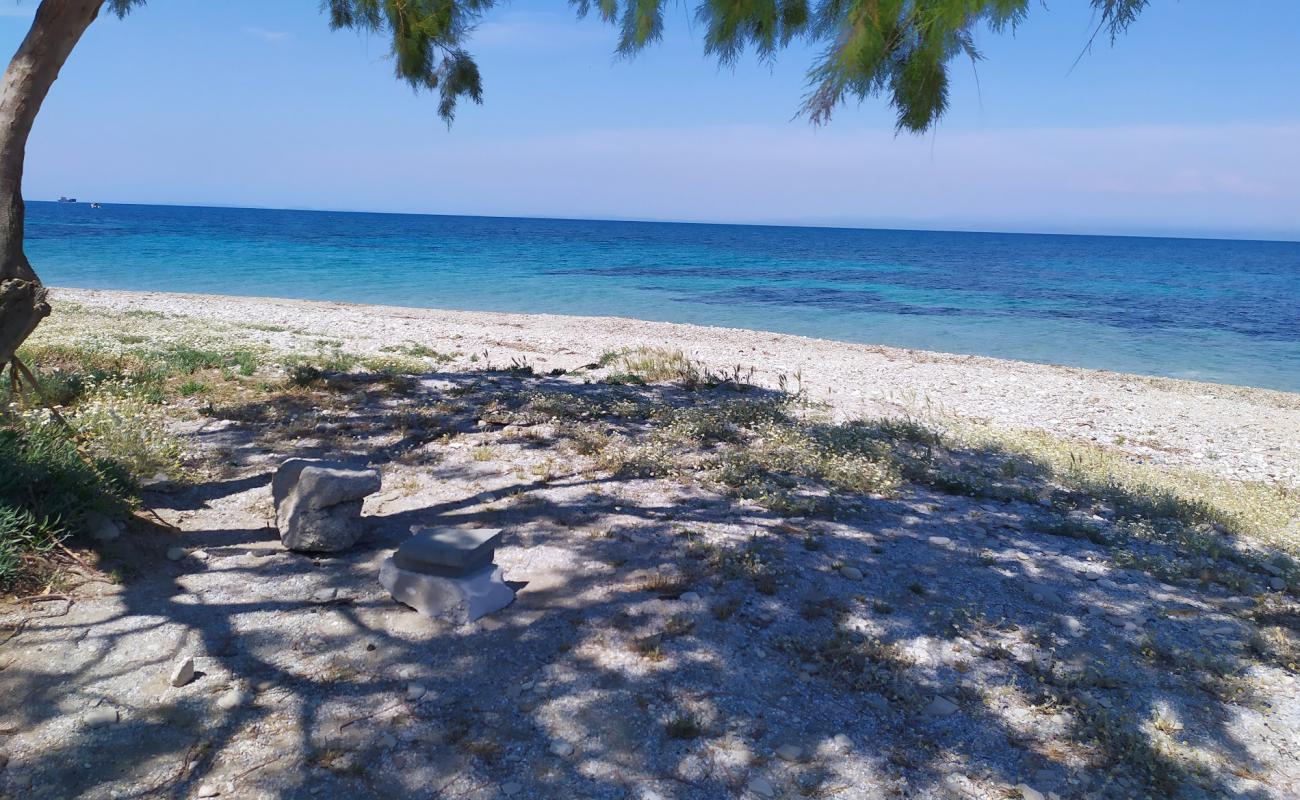 Akra Agrelios III'in fotoğrafı bej kum ve çakıl yüzey ile