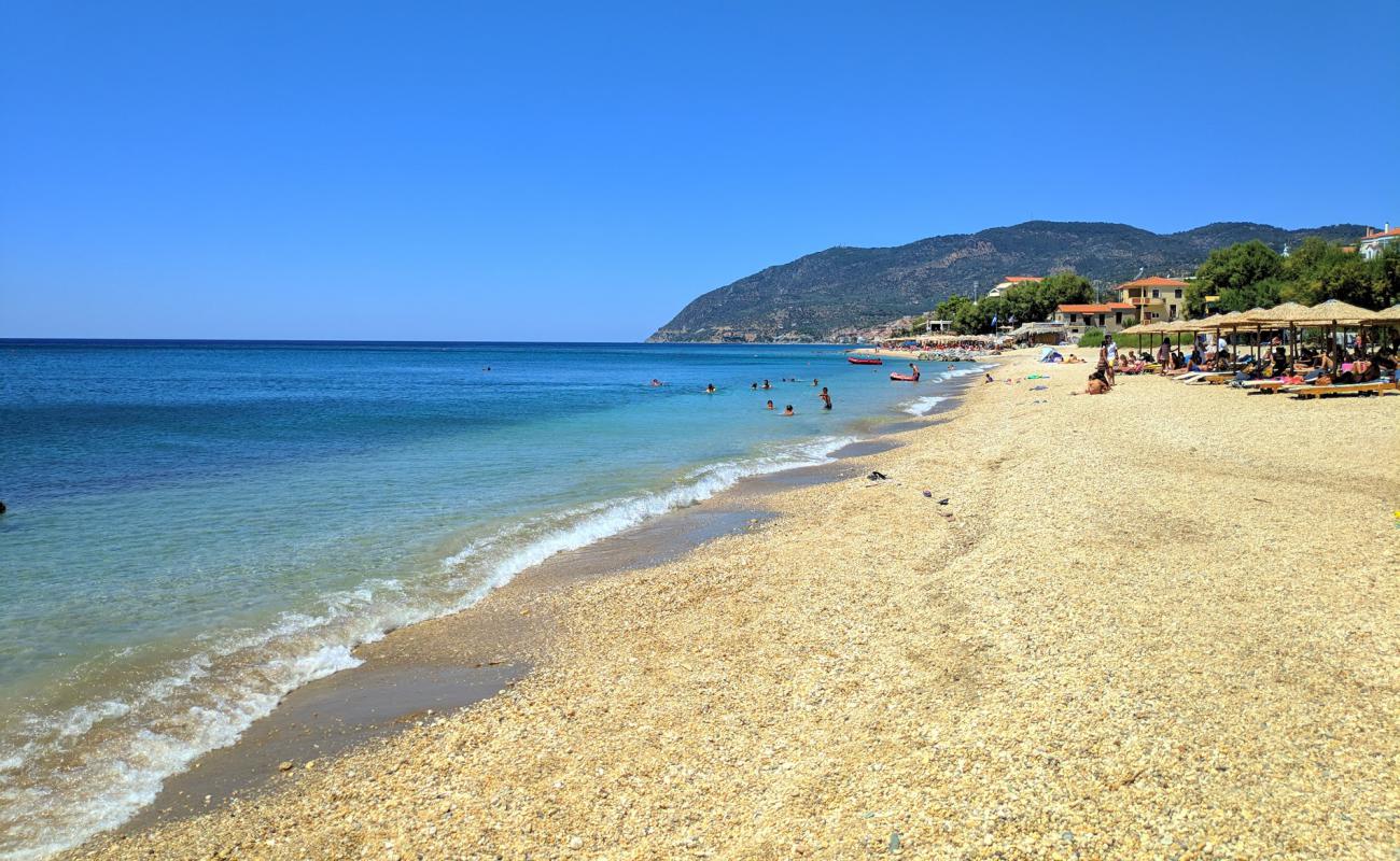 Plomari beach'in fotoğrafı çakıl ile kum yüzey ile