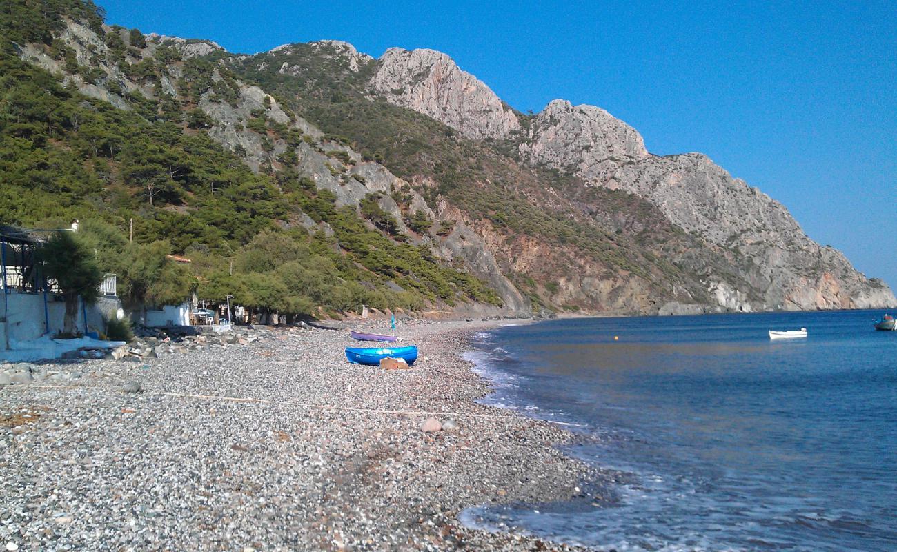 Drotas beach'in fotoğrafı çakıl ile kum yüzey ile