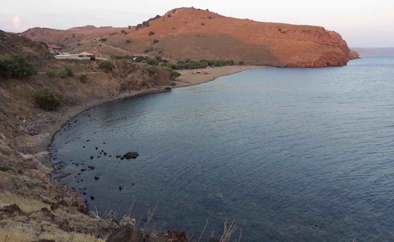 Podara beach'in fotoğrafı kahverengi kum yüzey ile