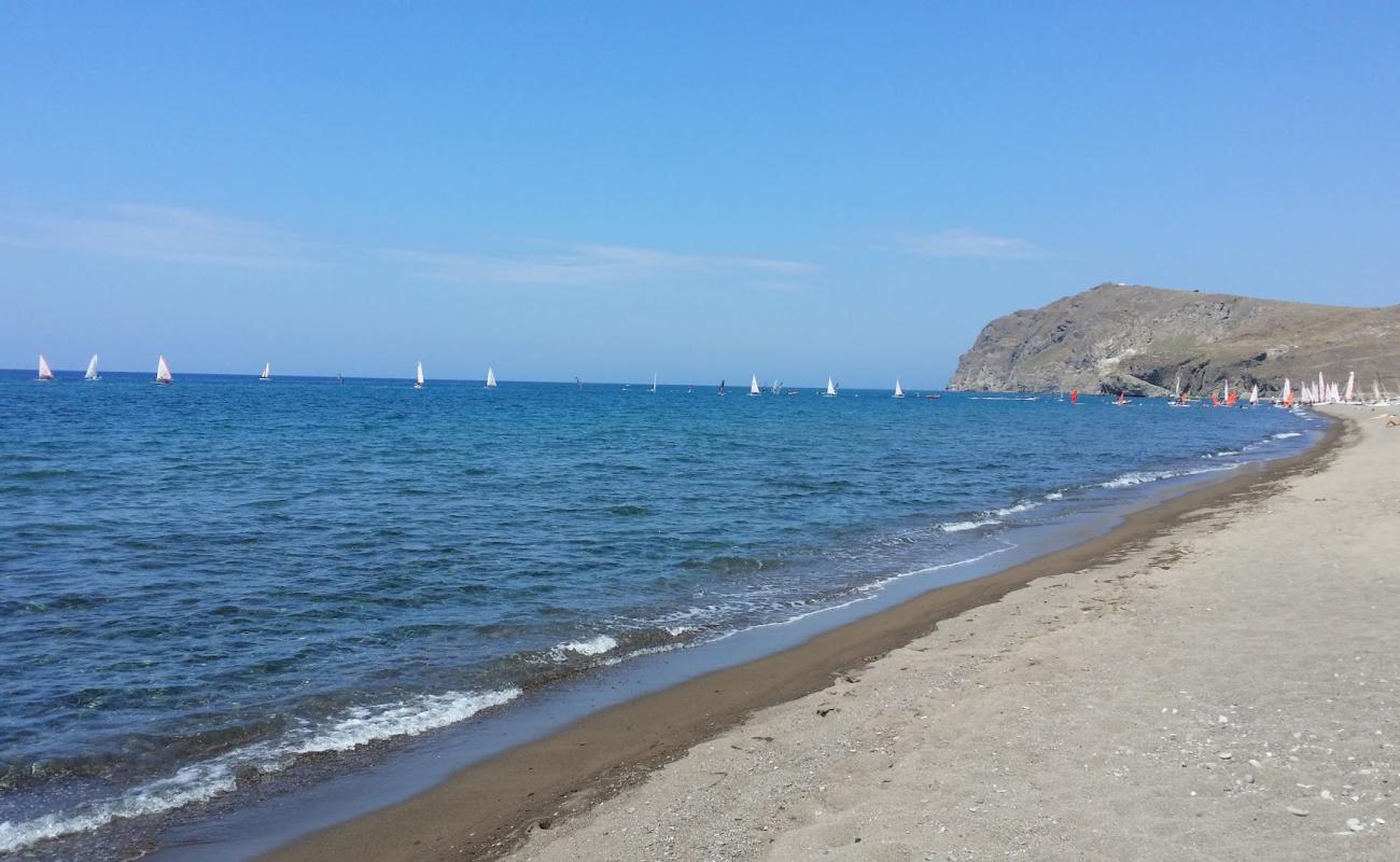 beach of Eresos'in fotoğrafı kahverengi kum yüzey ile