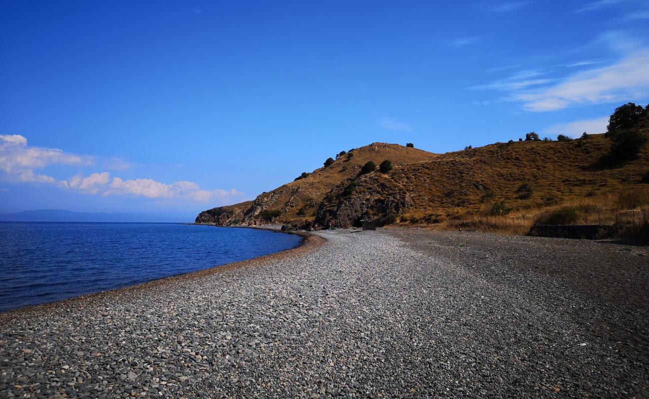 Paralia Efthalou'in fotoğrafı hafif çakıl yüzey ile