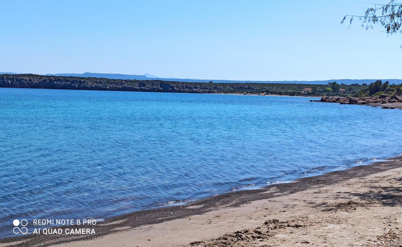 Paralia Tokmakia II'in fotoğrafı açık bej kum yüzey ile