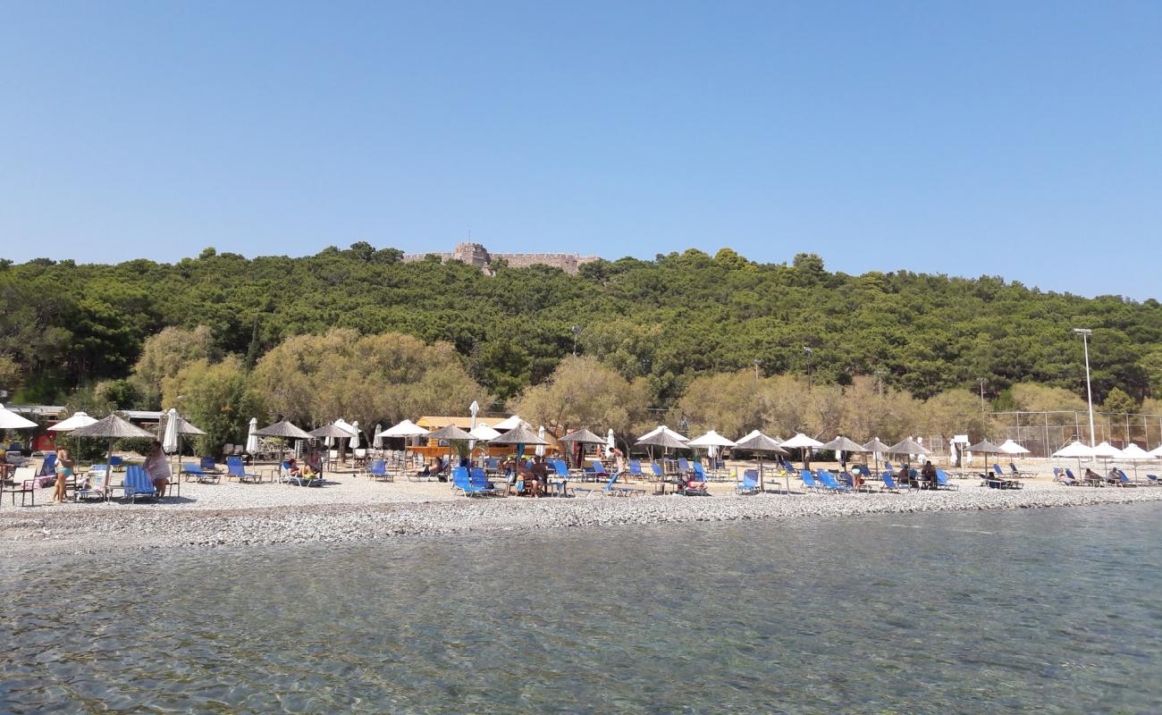 Tsamakia beach'in fotoğrafı bej çakıl yüzey ile