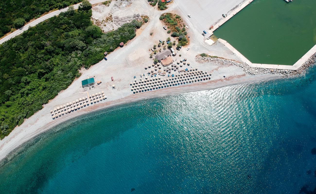 Therma beach'in fotoğrafı çakıl ile kum yüzey ile