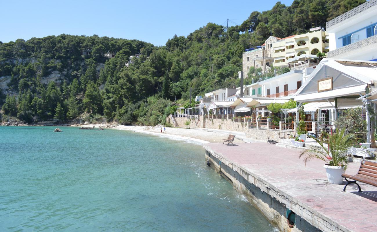 Paralia Patitiri'in fotoğrafı bej çakıl yüzey ile