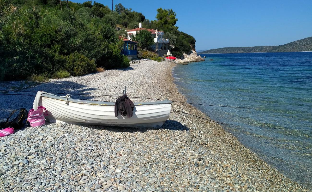 Paralia Vamvakies'in fotoğrafı gri çakıl taşı yüzey ile