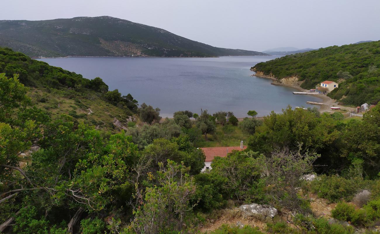 Vasiliko beach'in fotoğrafı taşlı kum yüzey ile