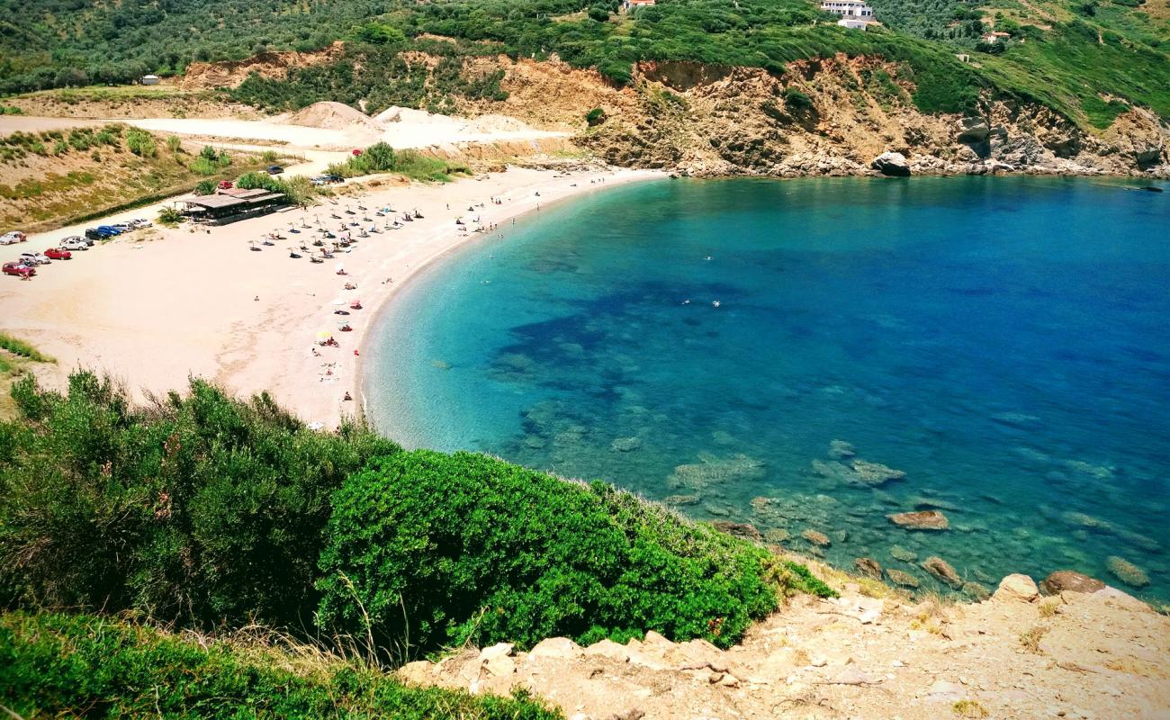 Xanemos beach'in fotoğrafı gri kum ve çakıllar yüzey ile