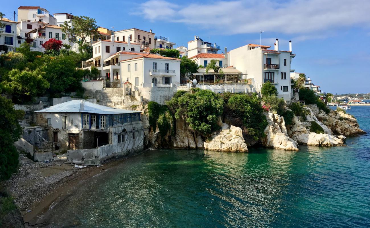 Paralia Plakes'in fotoğrafı kayalık arazi yüzey ile