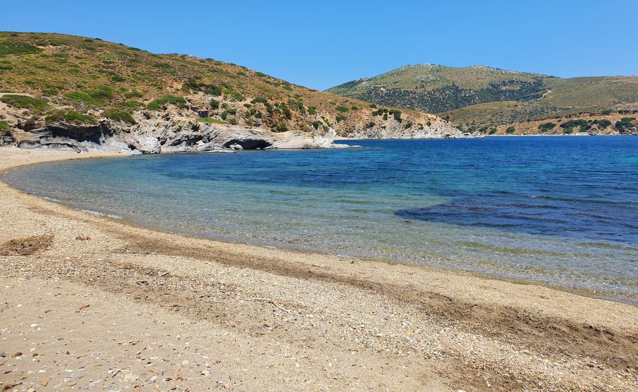 Fokiada beach'in fotoğrafı bej kum ve çakıl yüzey ile