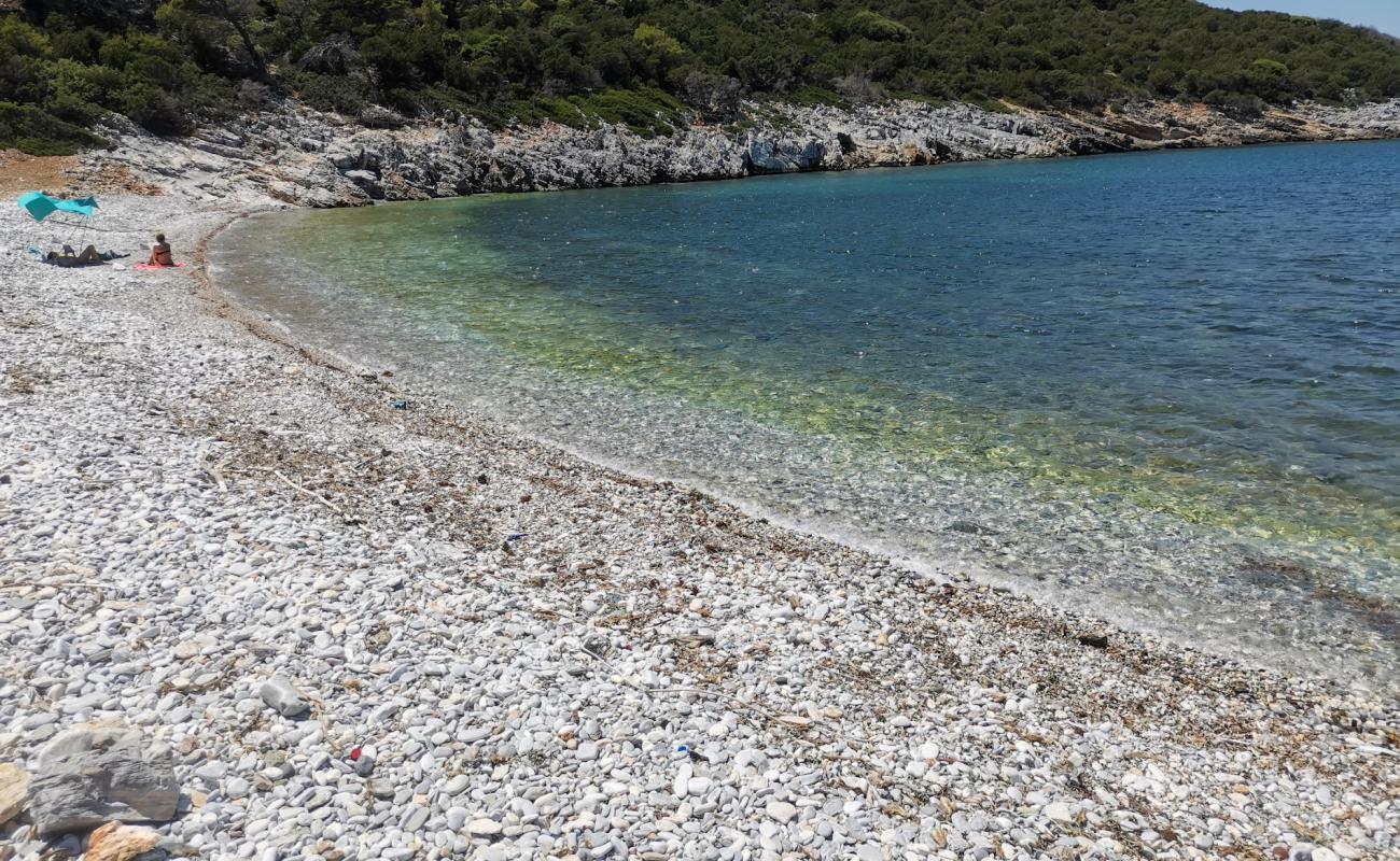 Paralia Atsitsa'in fotoğrafı kahverengi çakıl yüzey ile