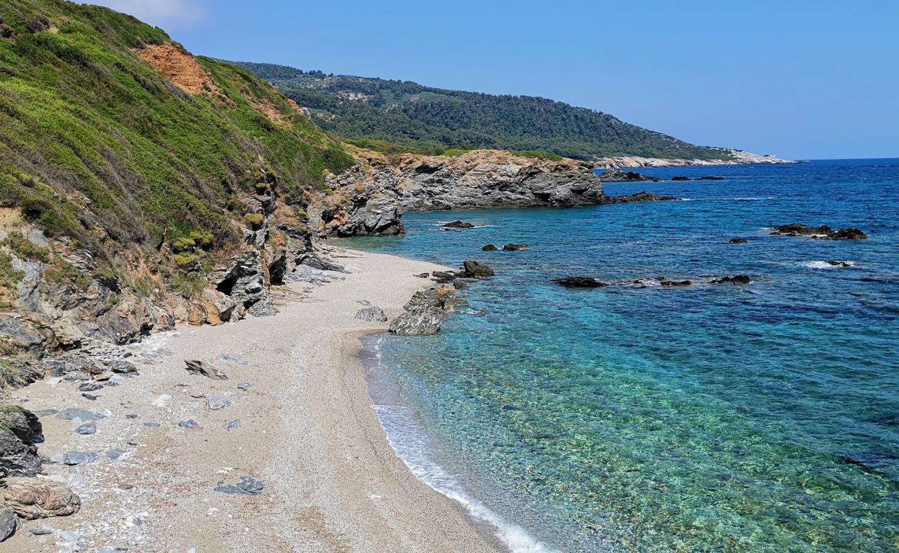 Paralia Chondrogiorgi'in fotoğrafı çakıl ile kum yüzey ile