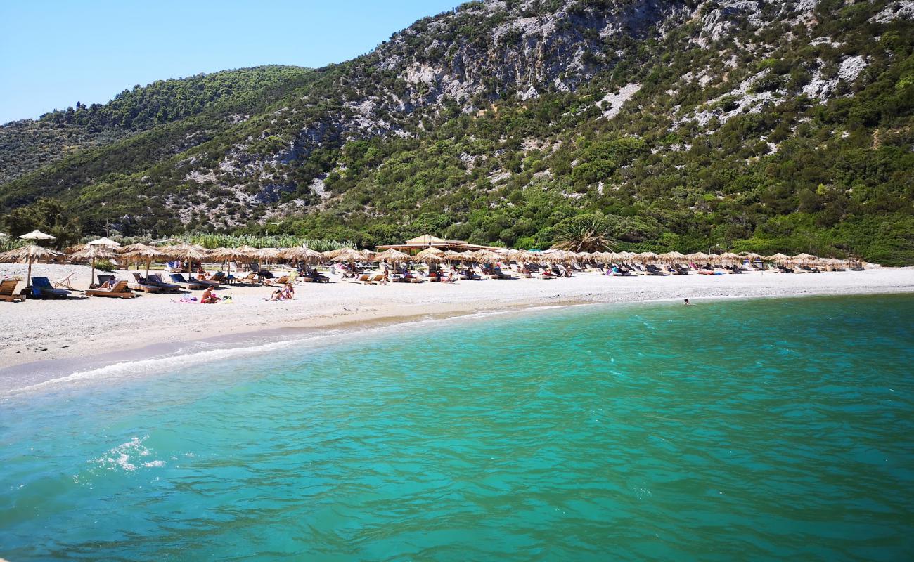 Glysteri beach'in fotoğrafı gri çakıl taşı yüzey ile