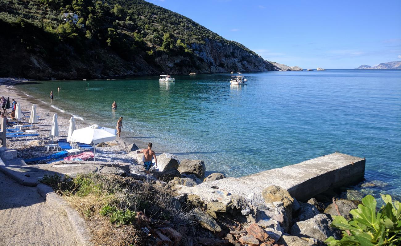 Paralia Glifoneri'in fotoğrafı gri kum ve çakıl yüzey ile