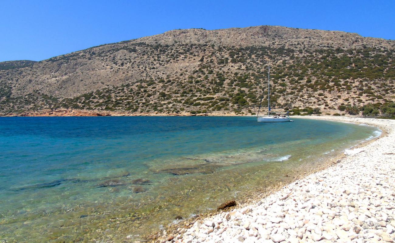 Alimia beach'in fotoğrafı taşlar yüzey ile