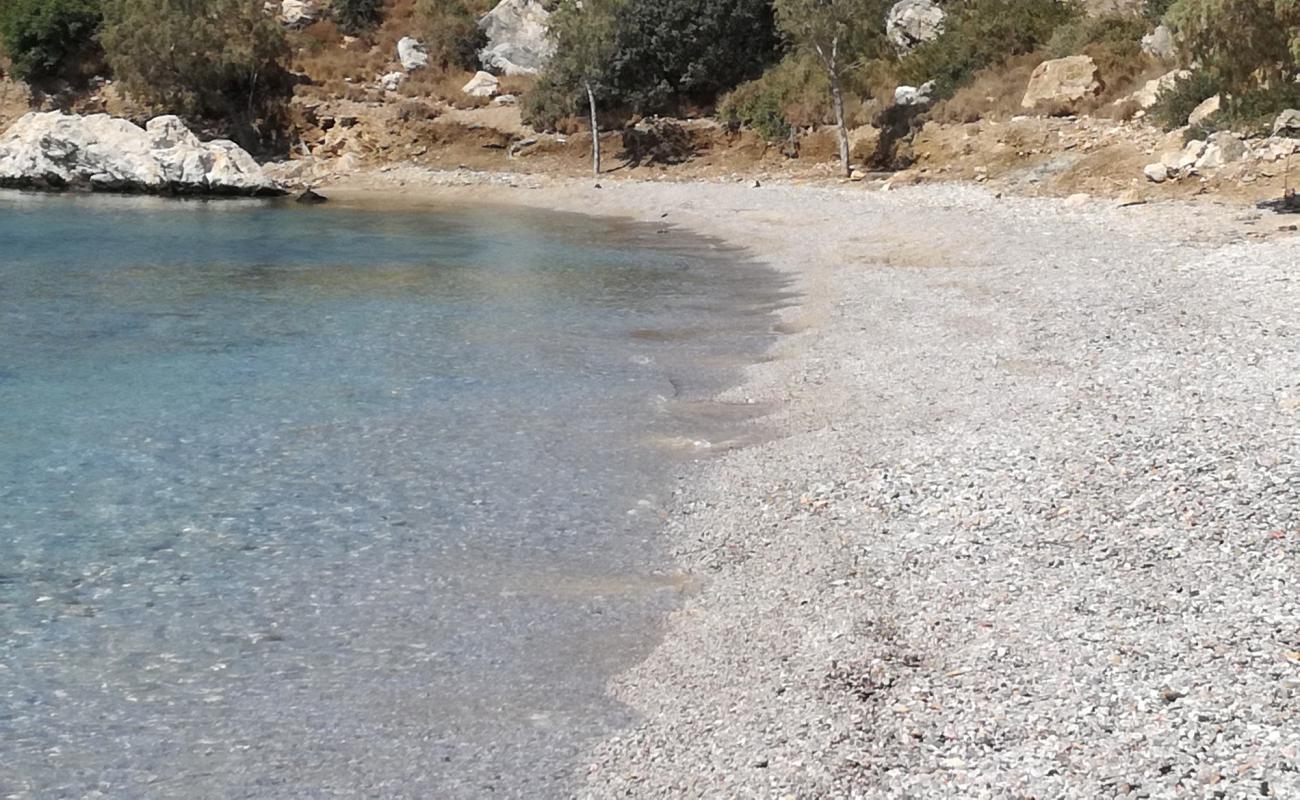 August beach'in fotoğrafı bej kum ve kayalar yüzey ile