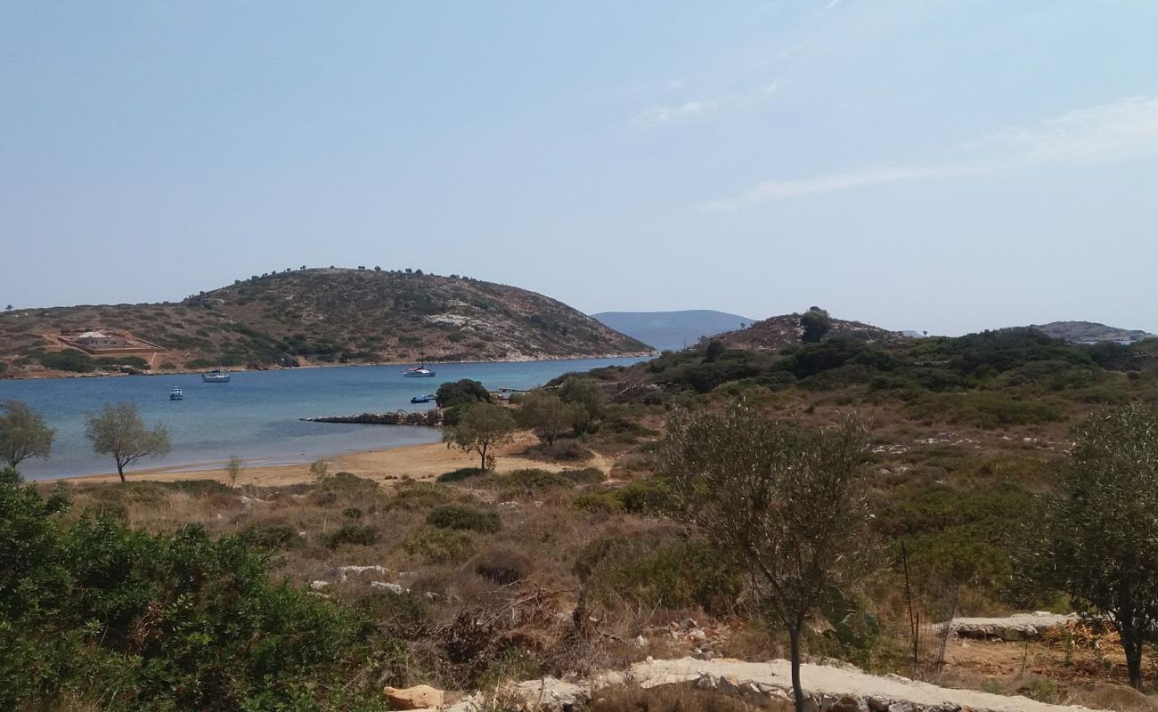 Apolafsi beach'in fotoğrafı küçük bej çakıl yüzey ile