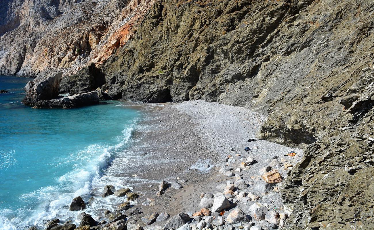 Agios Ioannis'in fotoğrafı hafif ince çakıl taş yüzey ile