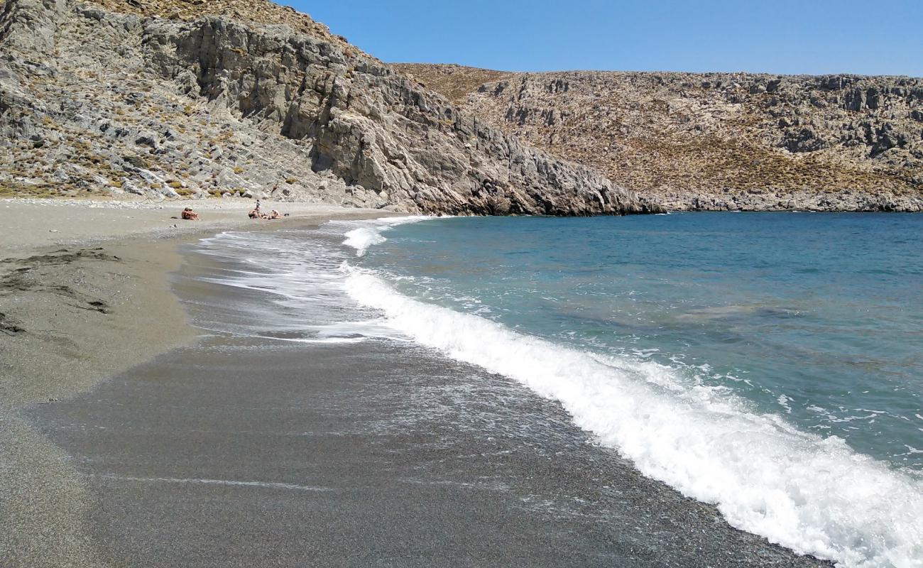 Vatses beach'in fotoğrafı çakıl ile kum yüzey ile