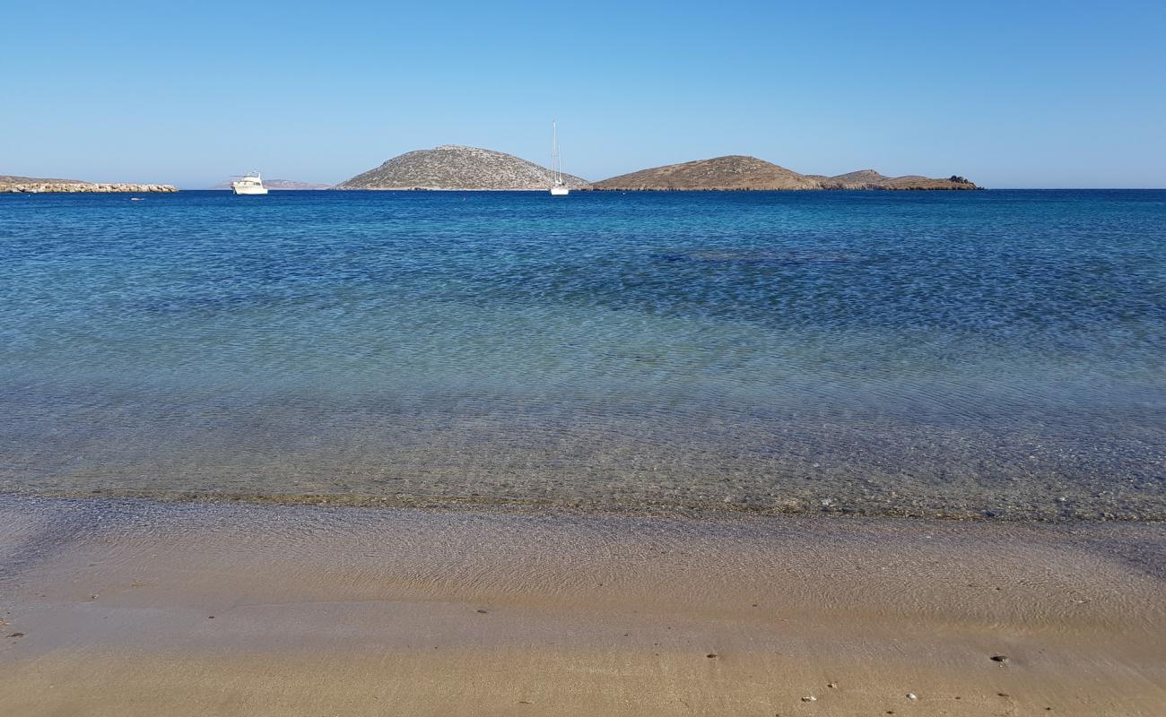 Maltezana Beach'in fotoğrafı kahverengi kum yüzey ile