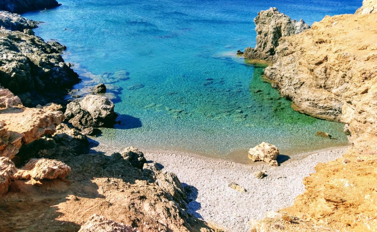 Blue Harbour'in fotoğrafı küçük bej çakıl yüzey ile