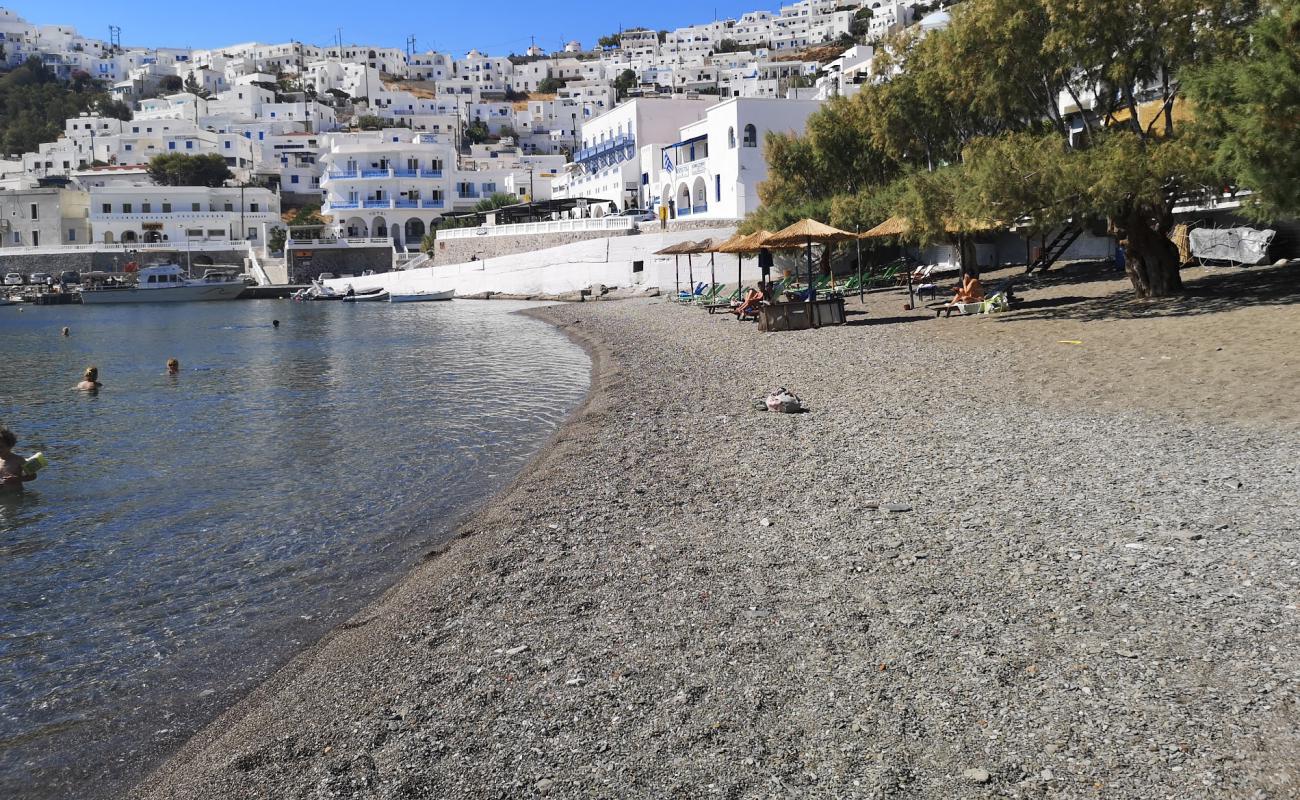 Paralia Astipaleas'in fotoğrafı küçük gri çakıllar yüzey ile