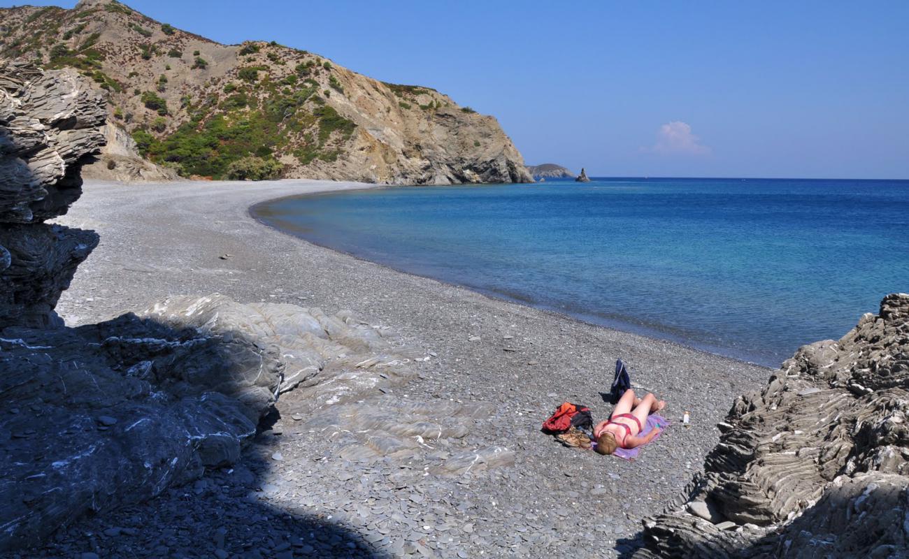 Kantri beach III'in fotoğrafı gri çakıl taşı yüzey ile