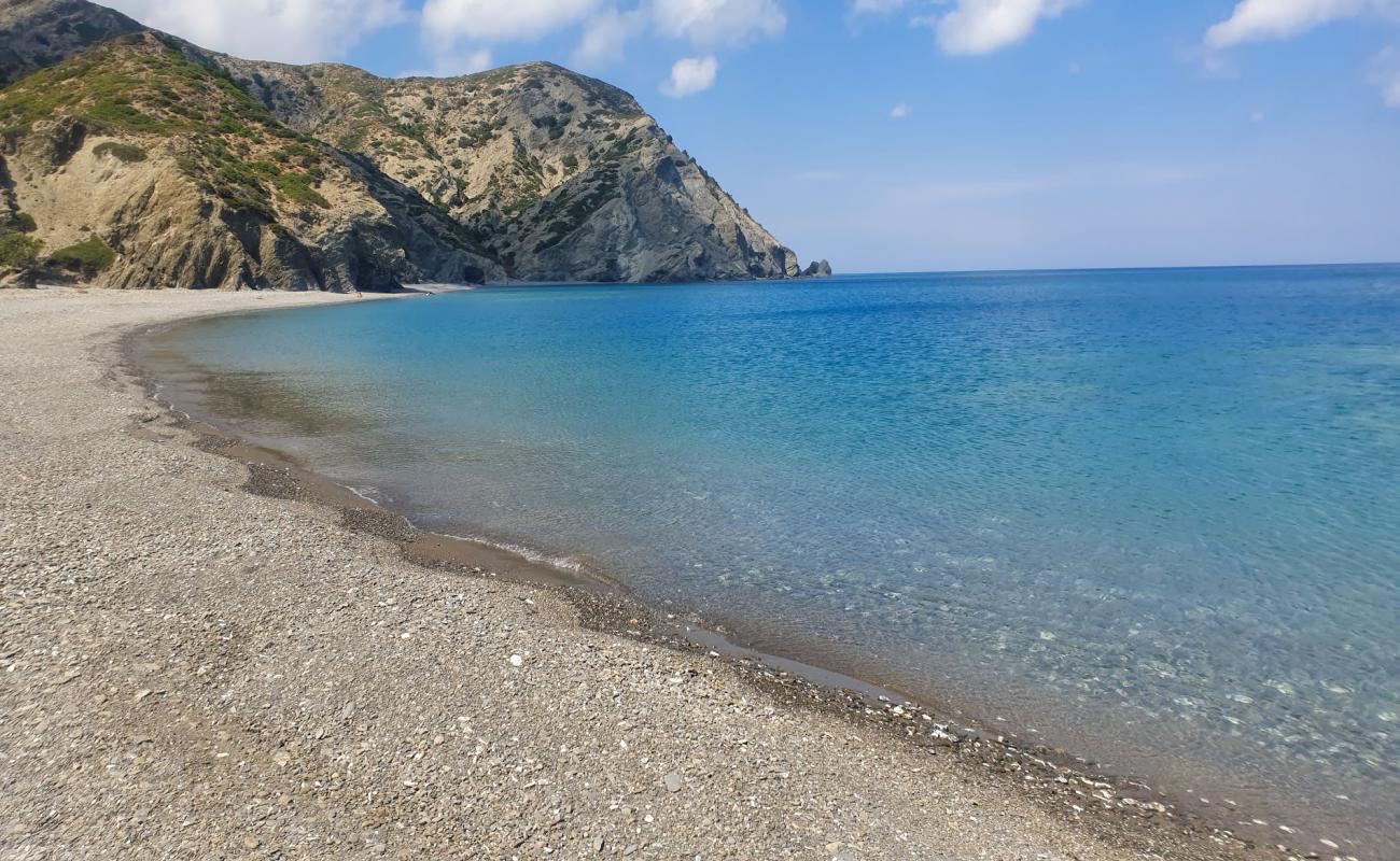 Nati beach'in fotoğrafı hafif çakıl yüzey ile