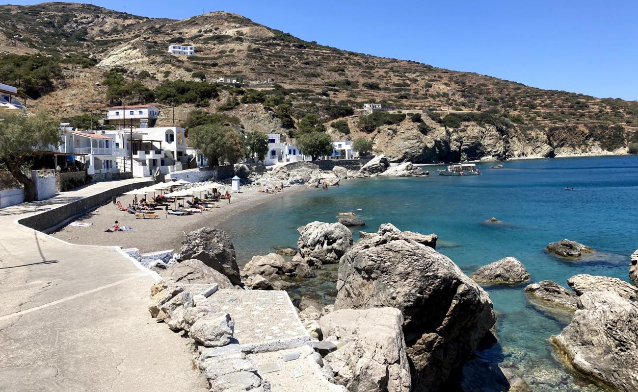 Agios Nikolaos beach'in fotoğrafı siyah kum ve çakıl yüzey ile