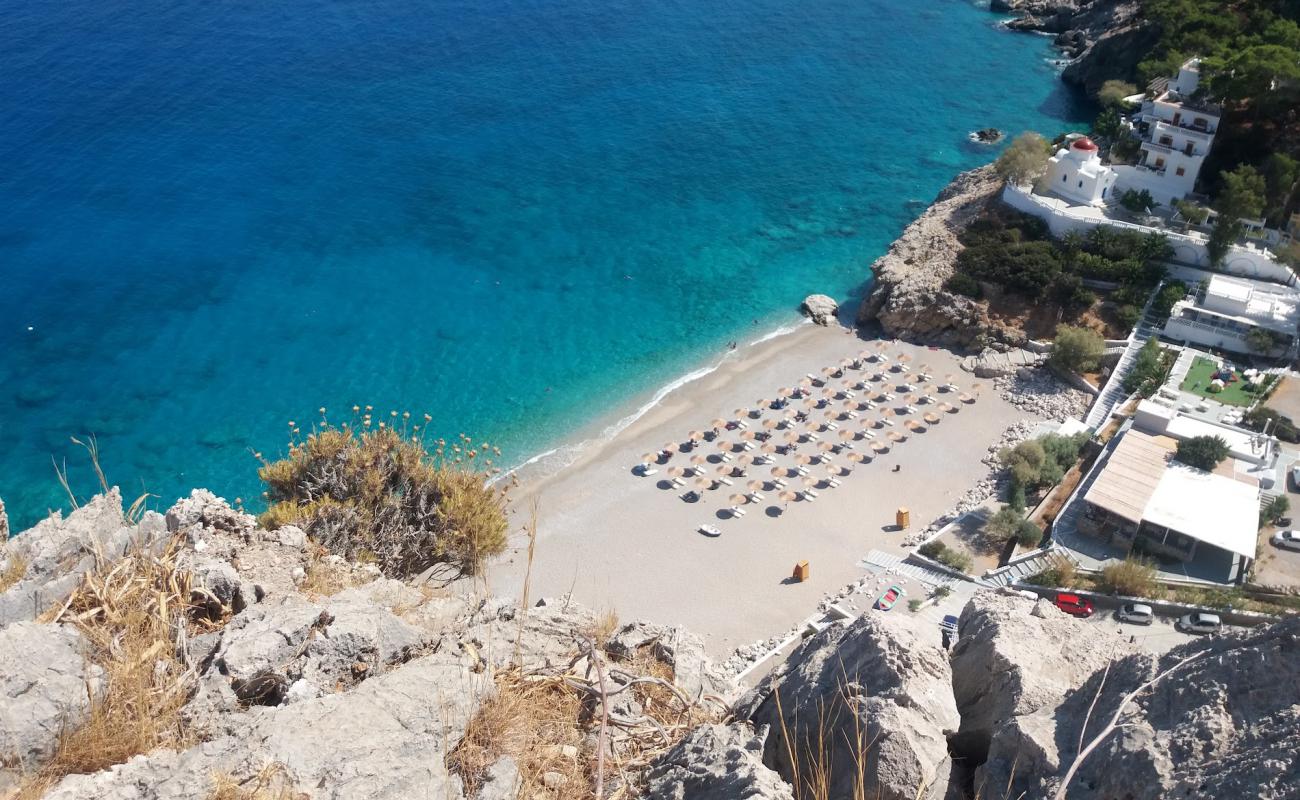 Kira Panagia beach'in fotoğrafı hafif ince çakıl taş yüzey ile