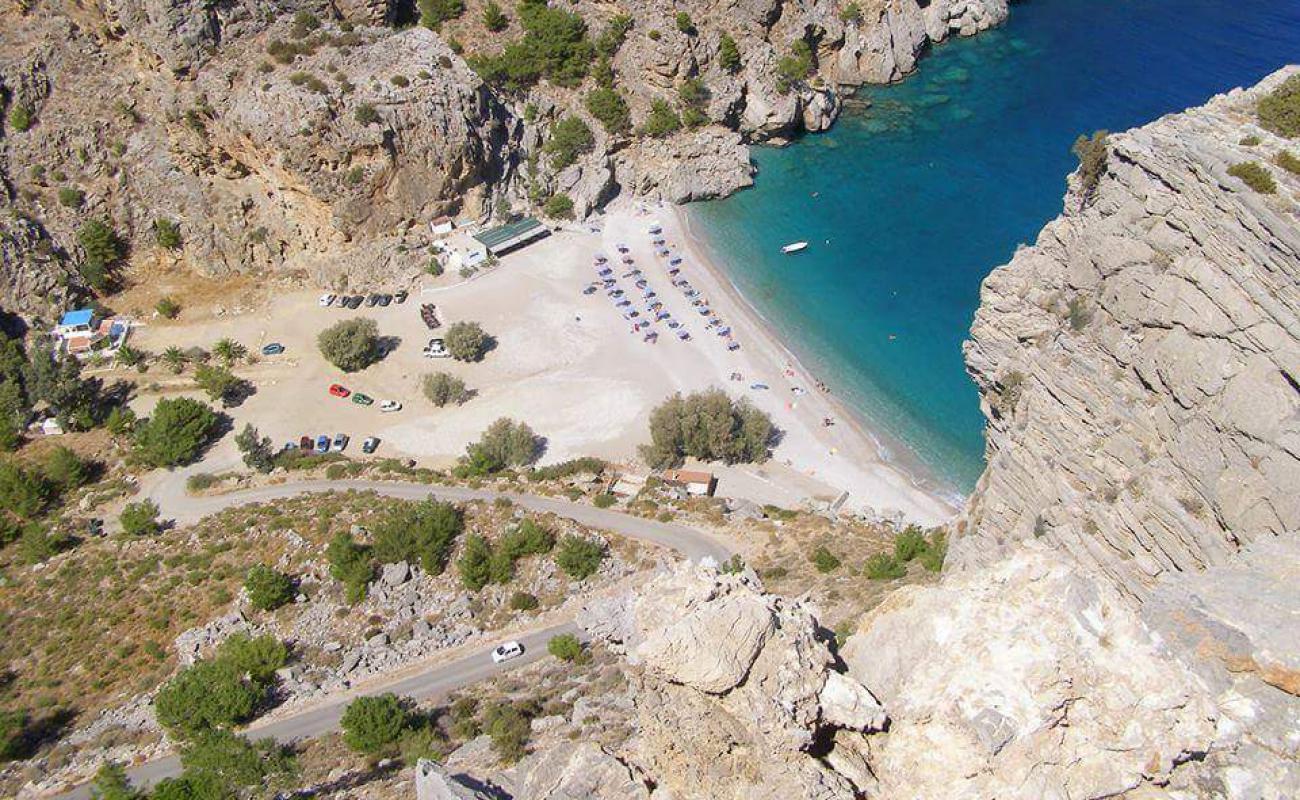 Achata beach'in fotoğrafı hafif ince çakıl taş yüzey ile