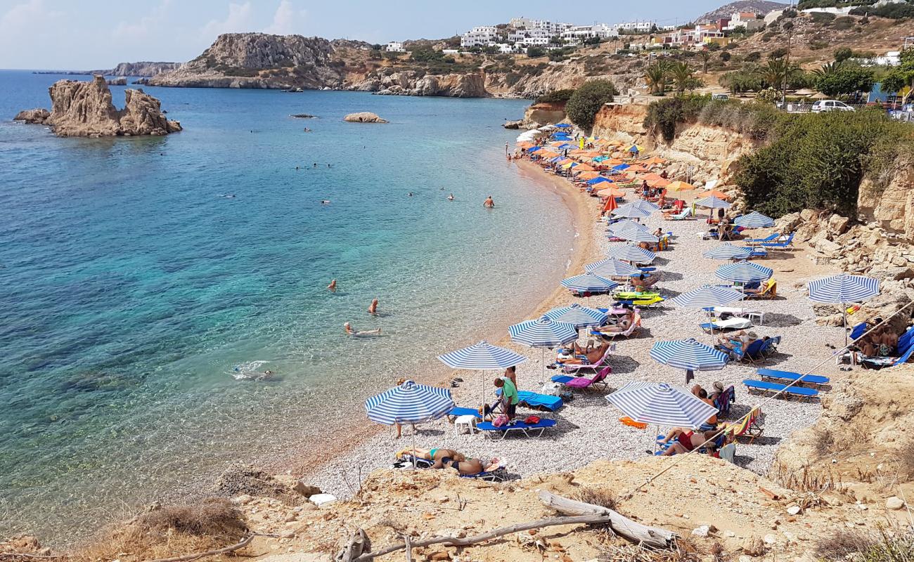 Votsalakia beach'in fotoğrafı koyu i̇nce çakıl yüzey ile