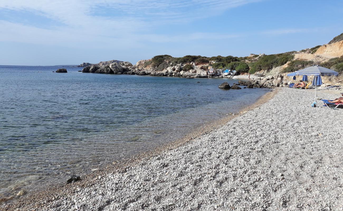 Fokia beach'in fotoğrafı hafif çakıl yüzey ile