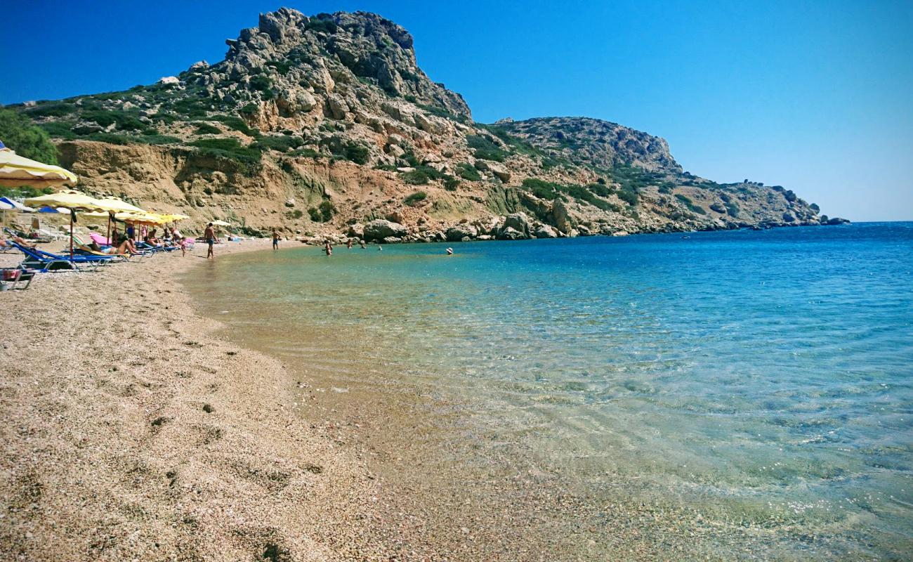 Paralia Christou Pigadi'in fotoğrafı koyu i̇nce çakıl yüzey ile