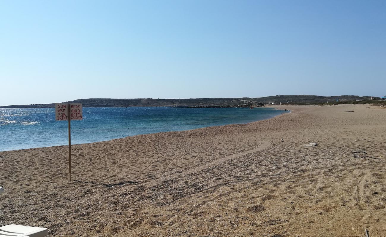 Paralia Makris Gialos'in fotoğrafı kahverengi kum yüzey ile