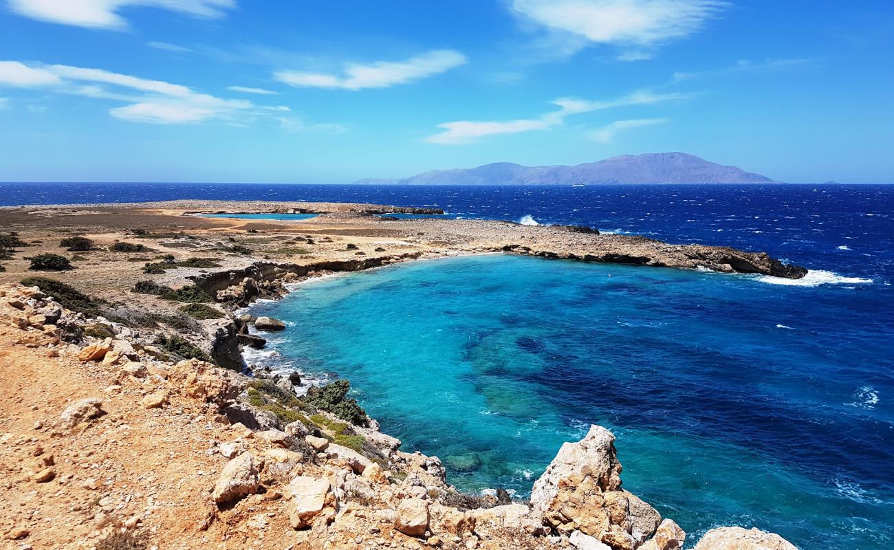 Exo Elaris beach'in fotoğrafı kahverengi kum yüzey ile