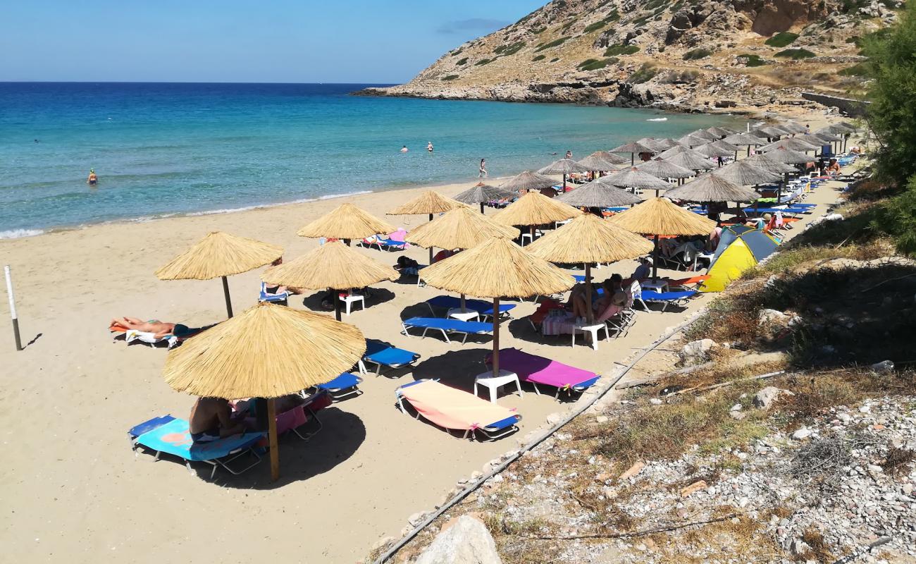 Agios Nikolaos beach'in fotoğrafı i̇nce kahverengi kum yüzey ile