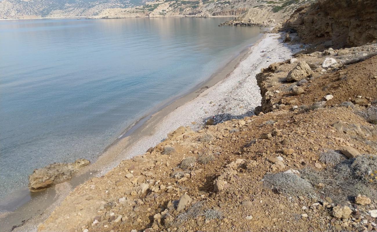 Adeia beach'in fotoğrafı bej kum ve çakıl yüzey ile