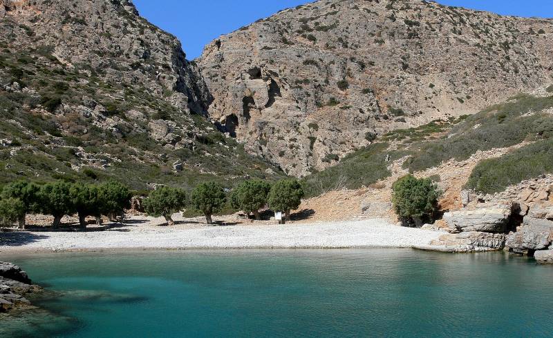 Saria beach'in fotoğrafı gri çakıl taşı yüzey ile