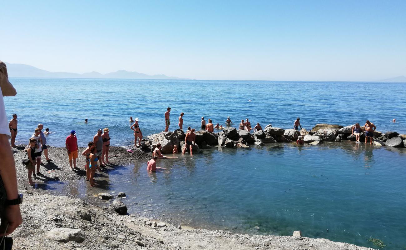 Therma Beach'in fotoğrafı taşlar yüzey ile